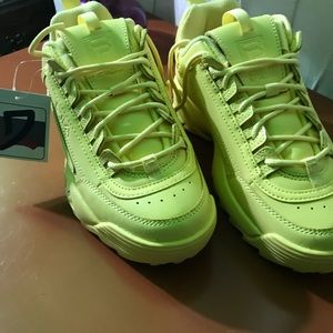 Fila tennis shoes never worn size 7